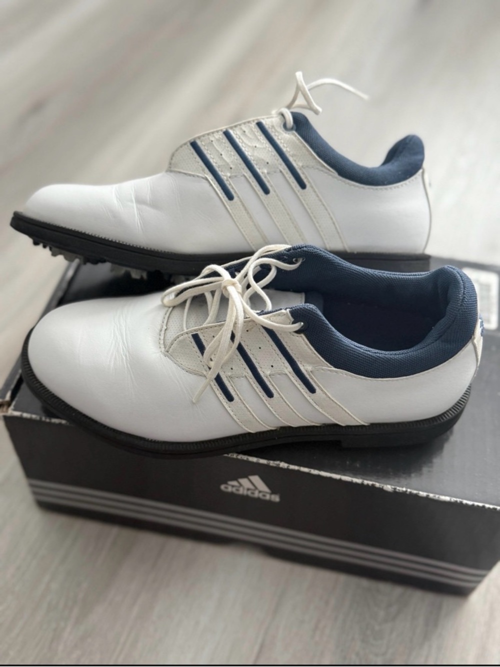 Adidas Women’s White Navy Golf Spikeless Lace Up Athletic Golf Shoes size 7